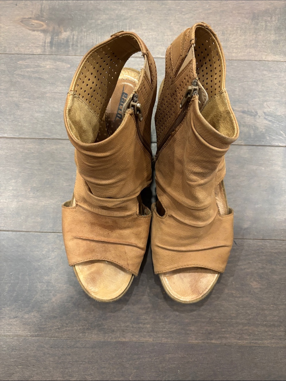 Earth Tan Open-Toe Leather Mules with Perforated Back Sweetpea style